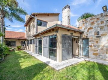 Casa · 300m² · 7 Ambientes · 2 Cocheras · Venta Casa 7 Ambientes C/ Jardin y Pileta en San Isidro