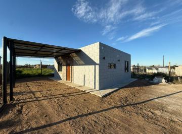 Casa · 45m² · 3 Ambientes · 1 Cochera · Alquiler Casa 2 Dorm. con Cochera en Pando