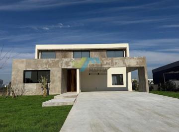 Casa · 226m² · 5 Ambientes · 4 Cocheras · Casa en Venta en El Naudir, Escobar, G. B. a. Zona Norte