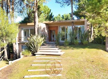 Casa · 250m² · 4 Ambientes · Alquiler Casa Costa Esmeralda 4 Ambientes con Piscina