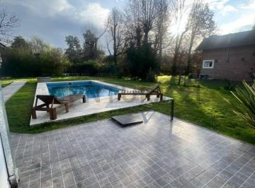 Casa · 160m² · 4 Ambientes · 3 Cocheras · Casa en Alquiler Parque Las Naciones - Presidente Peron