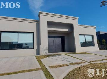 Casa · 171m² · 7 Ambientes · 2 Cocheras · Casa en Alquiler Sin Muebles. Puertos Escobar.