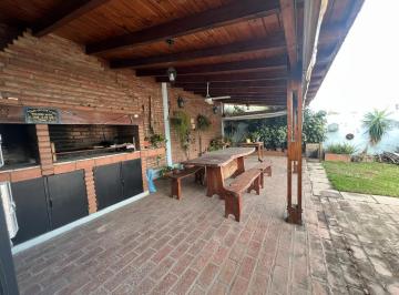 Casa · 120m² · 4 Ambientes · 1 Cochera · Casa a La Venta B° Parque San Carlos Apto Credito