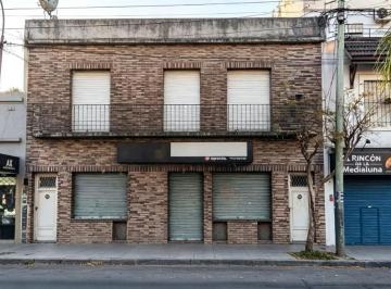 Casa · 180m² · 7 Ambientes · Vivienda Multifamiliar a Reciclar Propiedad de Rentade 677 m² con 2 Locales + Cas