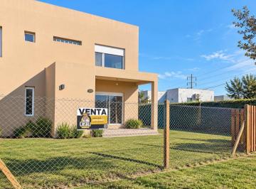 Casa · 155m² · 4 Ambientes · Propiedad en Barrio Novaterra - Pascual de Rogatis N° 2423