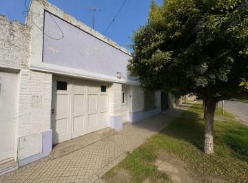 Casa · 129m² · 4 Ambientes · 1 Cochera · Venta Casa a Reciclar 2 Dormis con Cochera 300 m²