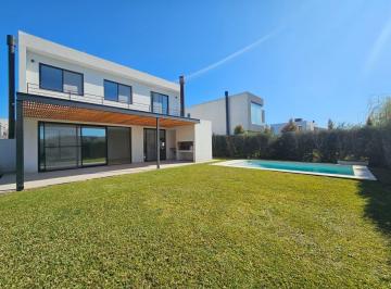 Casa · 28m² · 6 Ambientes · 5 Cocheras · Casa Barrio Carpinchos - Nordelta