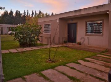 Casa · 200m² · 3 Ambientes · 2 Cocheras · Venta Casa Quinta 4 Amb con Parque y Pileta - Francisco Alvarez - Permuta