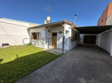 Casa · 70m² · 3 Ambientes · 2 Cocheras · Casa en Venta en Romero