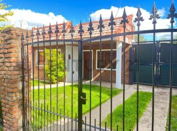Casa · 121m² · 4 Ambientes · 2 Cocheras · Casa en Venta 3 Dorm., Apta Banco en Hernandez, La Plata