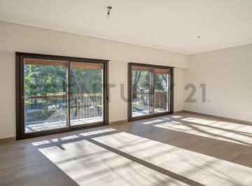 Casa · 302m² · 5 Ambientes · 1 Cochera · Venta PH 5 Ambientes con Patio y Cochera Reciclado a Nuevo - Villa Devoto