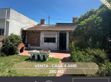 Casa · 95m² · 4 Ambientes · Venta Casa 4 Ambientes con Cochera y Patio - Quilmes Oeste