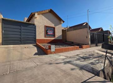 Casa de 6 ambientes, Luzuriaga · Impecable Casa de 3 Dorm. en B° Natania 47, Luzuriaga - Maipú