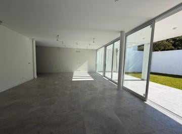 Casa · 238m² · 4 Dormitorios · 2 Cocheras · En Venta Casa a Estrenar en Punta Chica, San Isidro.