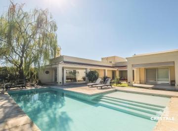 Casa · 286m² · 6 Ambientes · 2 Cocheras · Venta / Permuta - Casa 2 Dorm. con Jardín y Piscina en Barrio Privado - Kentucky Club de Campo.