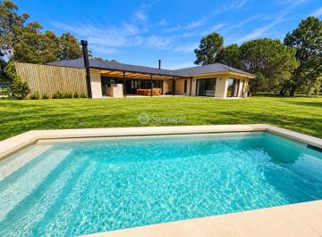 Foto1 · Nueva en Barrio Privado Proximo a La Barra, Piscina