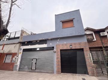 Casa · 160m² · 4 Ambientes · 1 Cochera · Casa en Venta en Munro - con Local, Terraza y Parrilla