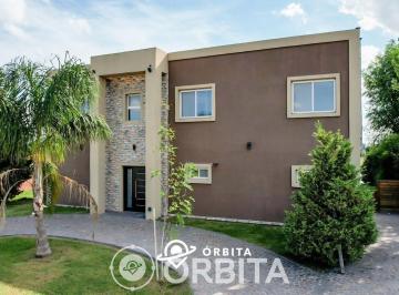 Casa · 210m² · 7 Ambientes · 3 Cocheras · Casa en Venta en San Sebastián, Area 5, a La Laguna
