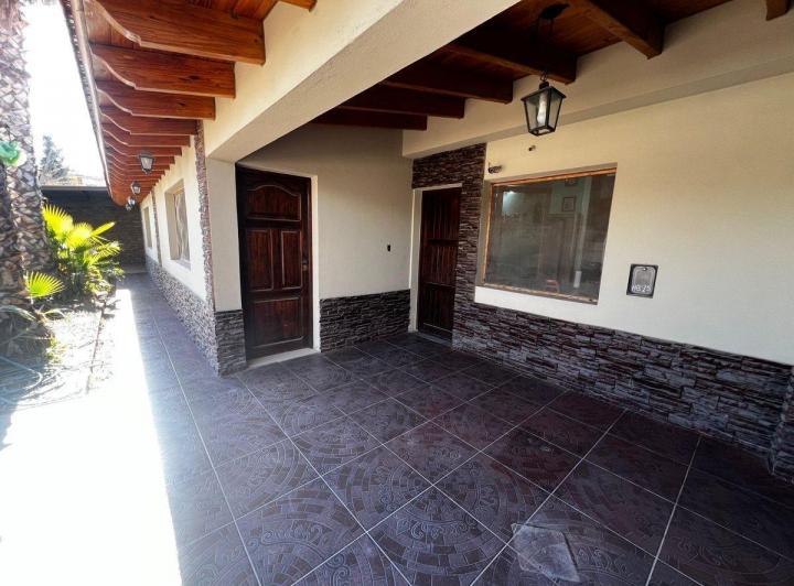 Casa · 180m² · 6 Ambientes · 2 Cocheras