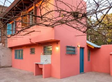 Casa · 75m² · 3 Ambientes · 2 Cocheras · Casa en Alquiler