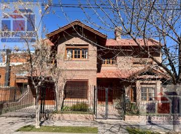 Casa · 257m² · 7 Ambientes · 1 Cochera · Casa en Cipolletti