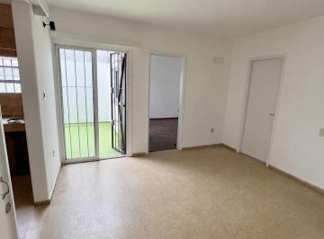 Departamento · 41m² · 3 Ambientes · Alquiler de Apartamento de 1 Dormitorio con Patio en Parque Batlle, Montevideo.