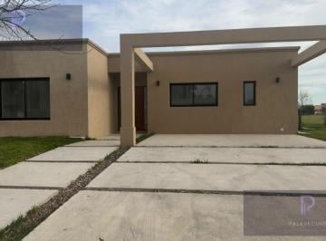 Casa · 147m² · 5 Ambientes · 2 Cocheras · Casa 5 Ambientes con Pileta San Sebastian