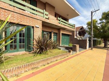 Casa · 266m² · 8 Ambientes · 2 Cocheras · Casa en Venta en Tandil - Zona del Lago