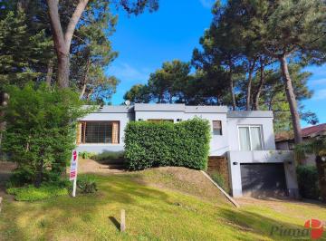 Casa · 264m² · 3 Dormitorios · 1 Cochera · Casa en Venta - Zona B5 - Excelente Entorno - Ideal Vivienda