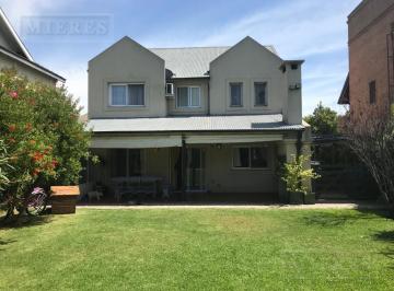 Casa · 158m² · 5 Ambientes · 2 Cocheras · Casa en Alquiler de Verano en Barrancas de San José