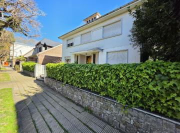 Casa · 644m² · 8 Ambientes · 2 Cocheras · Lindísima Casa en Vicente López 7 Dorm, Entre Vias y Av Maipu, 644 m² Cubiertos y 1229 m² de Lote