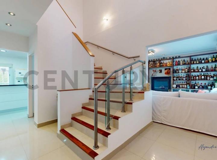 Casa · 183m² · 5 Ambientes · 2 Cocheras