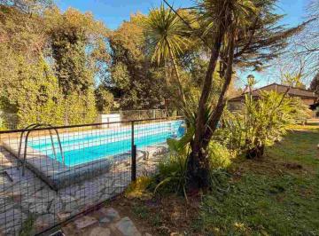 Casa · 173m² · 7 Ambientes · Casa con 2 Viviendas, Quincho y Pileta Grand Bourg