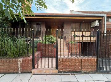 Casa de 4 ambientes, Morón · Casa 4 Ambientes con Pileta en Castelar