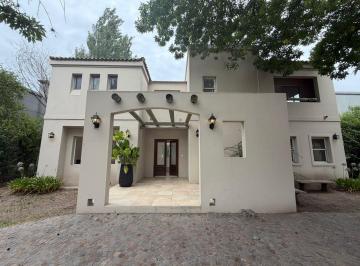 Casa · 32m² · 7 Ambientes · 2 Cocheras · Casa en Alquiler Barrio St. Matthews Village, Pilar