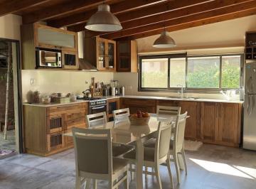 Casa · 198m² · 5 Ambientes · 2 Cocheras · Casa en Venta en Bella Vista, Apta Credito