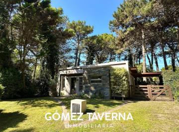 Casa · 106m² · 4 Ambientes · 1 Cochera · Casa en Alquiler Temporario, Zona Lasalle