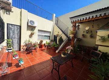 Casa · 115m² · 3 Ambientes · Casa en Venta de Tres Ambientes con Patio y Terraza