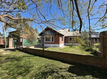 Casa · 144m² · 4 Ambientes · 2 Cocheras · Casa 3 Dorm. con Amplio Parque y Quincho - Funes