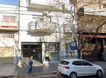 Local comercial · 201m² · Local en Alquiler - Villa Gral. Mitre - a m de Juan B Justo