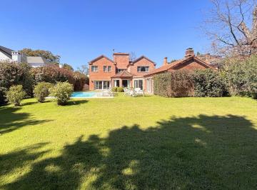 Casa · 387m² · 7 Ambientes · 3 Cocheras · Casa en Venta de 7 Ambientes en El Barrio Los Laureles, Pilar, Gba Norte