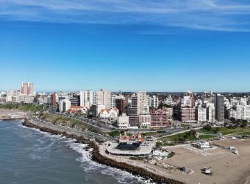 Departamento · 221m² · 4 Ambientes · 2 Cocheras · Espectacular Departamento Frente Al Mar en Varese