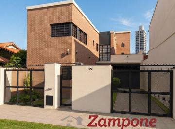 Casa · 216m² · 5 Ambientes · 3 Cocheras · Casa de 5 Ambientes con Jardín en Temperley