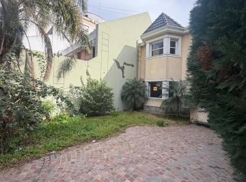 Casa de 5 ambientes, Floresta · Hermosa Casa en Alquiler – Amplitud, Jardín y Quincho