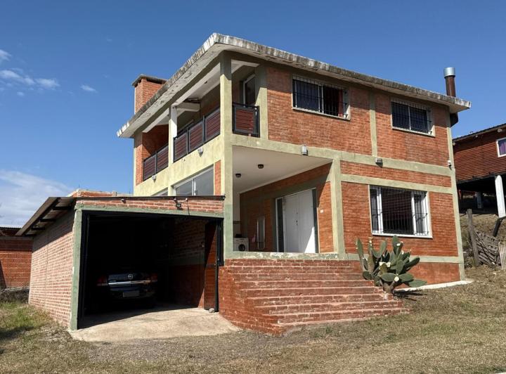 Casa · 146m² · 6 Ambientes · 1 Cochera