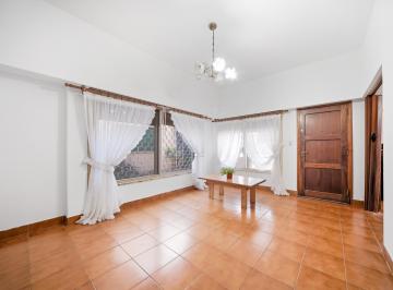 PH · 180m² · 6 Ambientes · 1 Cochera · Casa en Venta de 6 Ambientes y Cochera