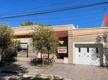 Casa · 199m² · 5 Ambientes · 3 Cocheras · Casa 3 Dorm. con 2 Deptos en Zona Centro