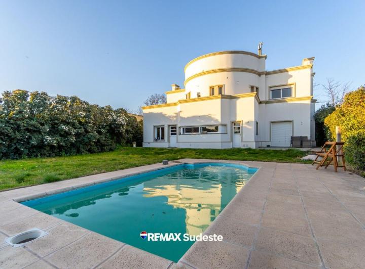 Casa · 180m² · 4 Ambientes · 1 Cochera