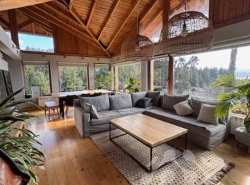 Casa · 233m² · 5 Ambientes · 3 Cocheras · Amplia, Luminosa y con Vista Al Lago