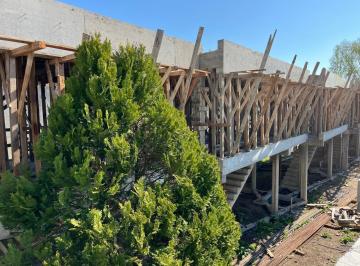 Casa · 93m² · 3 Ambientes · Duplex en Venta, 2 Dorm., Gonnet, Oportunidad de Inversión